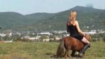 国产美女骑小马